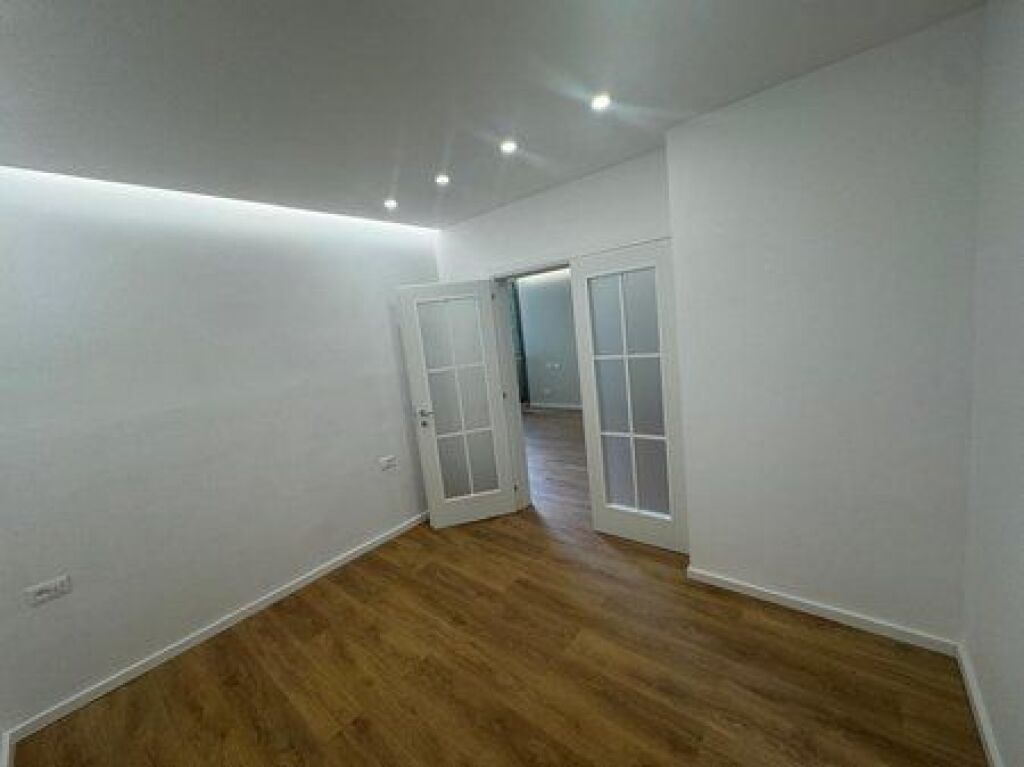 Vendesi in vendita, Appartamento 1+1, Comune di Parigi, Tirana