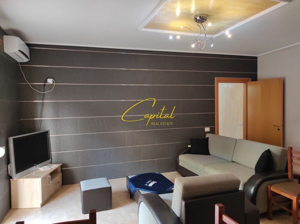 VENDESI APPARTAMENTO 1+1 A VLORE 130.000 EURO