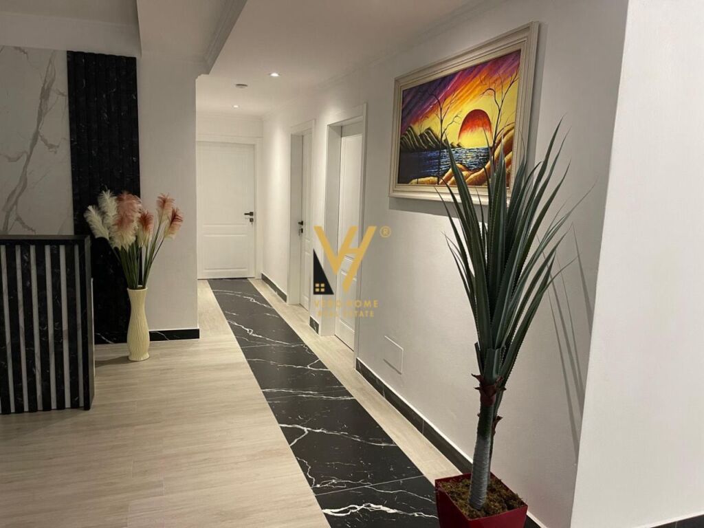 HOTEL IN VENDITA A RROTA E KUQE, GOLEM 800.000 EURO