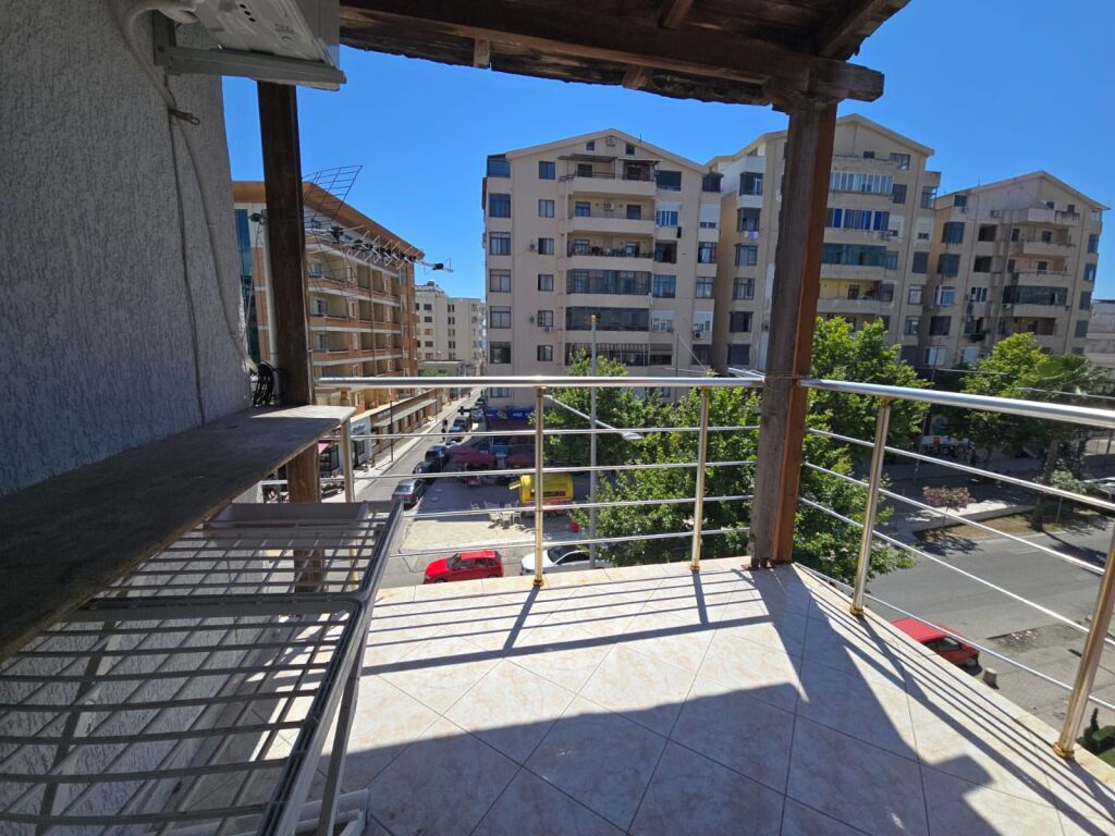 🏡 Appartamento 1+1 con Cucina Separata in Affitto nella Zona della Spiaggia di Durazzo – Vicino a Pelikani