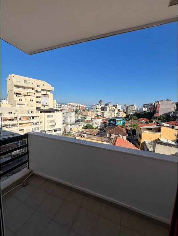 APPARTAMENTO IN AFFITTO 2+1+2 E GARAGE VICINO AL TRIBUNALE A DURRËS!