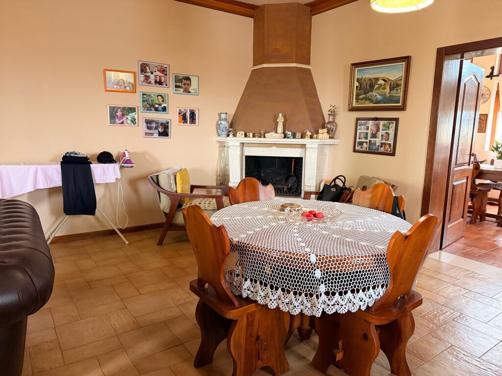 Shitet Vilë 3-Katëshe me 1533 m2 Truall – Kavajë, Rruga Dytësore