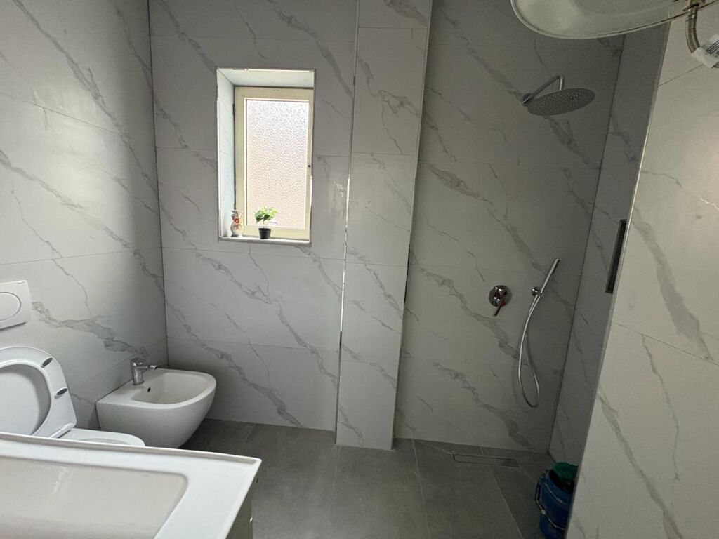 Apartament 2+1+2 prane gjykates durres PER QIRA