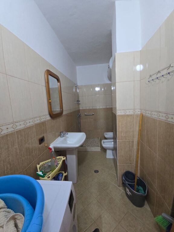🏡 Appartamento 1+1 con Cucina Separata in Affitto nella Zona della Spiaggia di Durazzo – Vicino a Pelikani