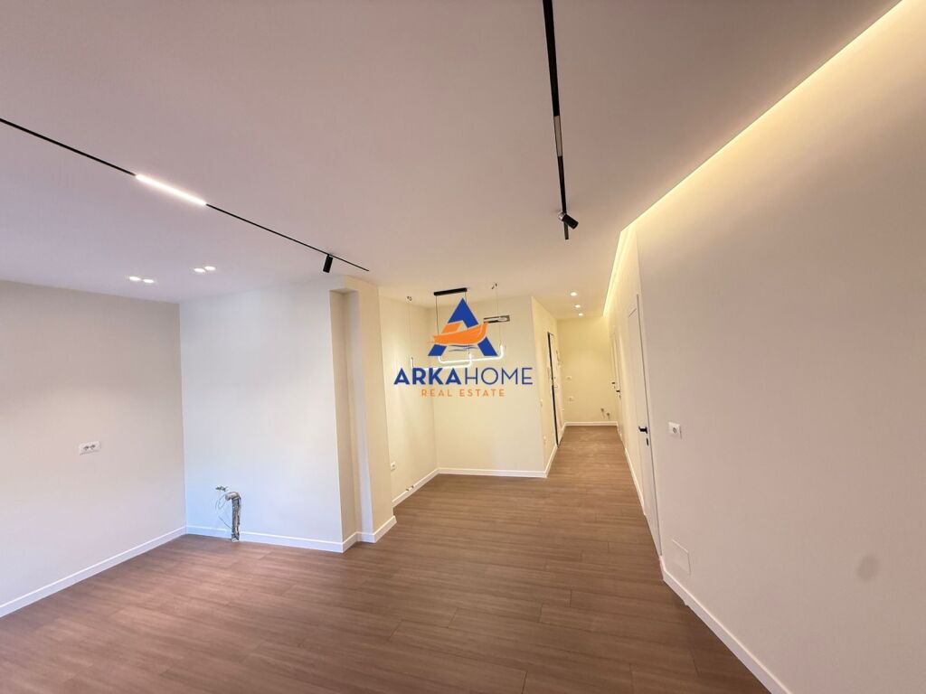 IN VENDITA APPARTAMENTO 2+1+BALCONE "NUOVA MATERNITÀ, BRRYLI" 19.000.000 LEKE