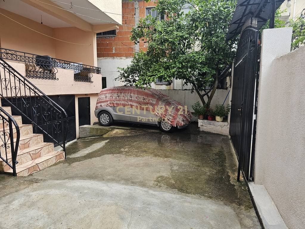 Villa privata su 2 piani in vendita in via Jordan Misja 350.000 €