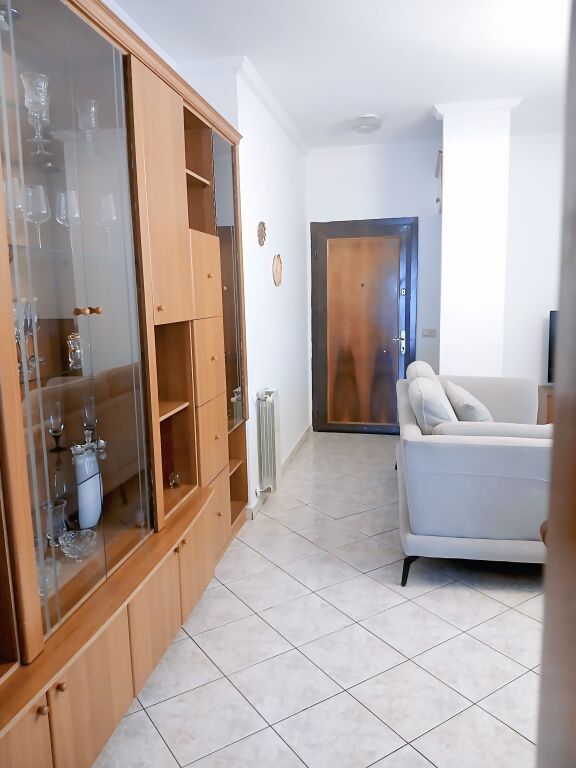 In affitto 3+1+2 vicino al Boulevard per 70.000 lek/mese
