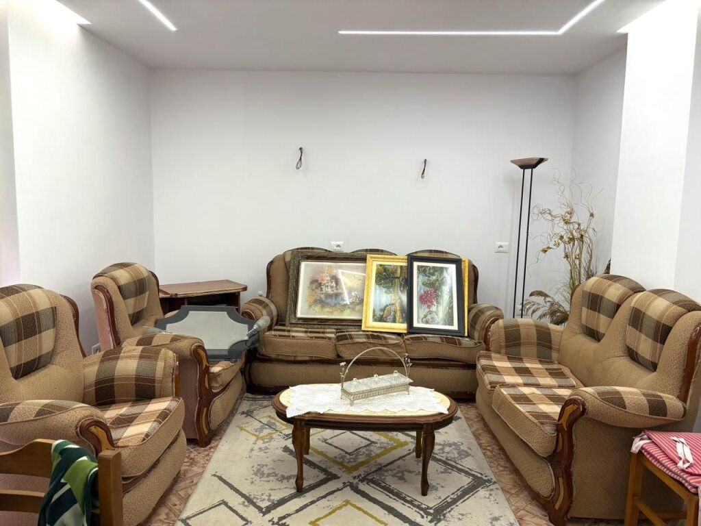 Apartament 2+1+2 prane gjykates durres PER QIRA