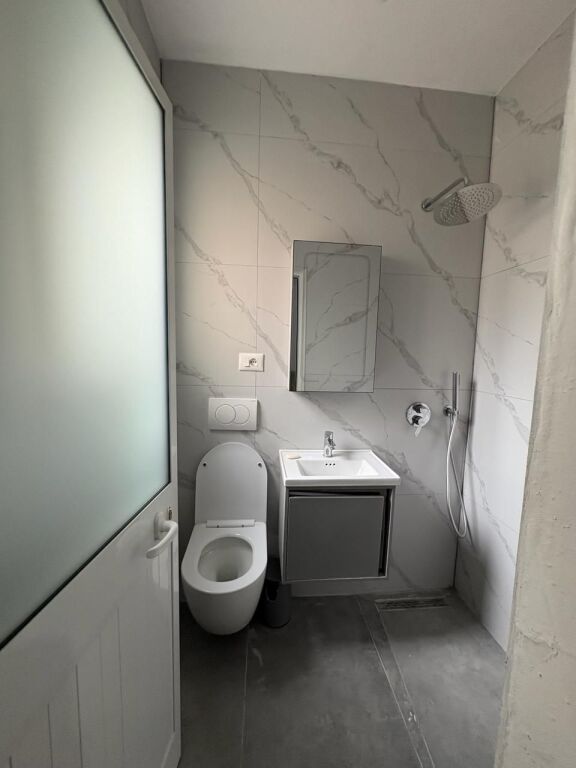 Apartament 2+1+2 prane gjykates durres PER QIRA