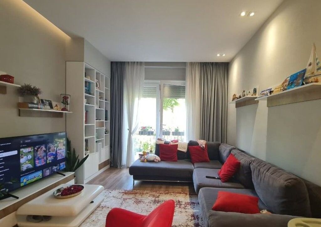 Appartamento 3+1+2 in vendita in residenza privata, vicino a Tegu.