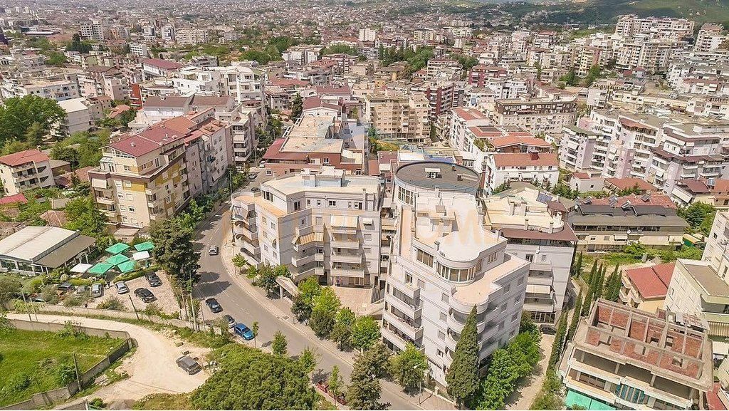 Shitet, Apartament 3+1, Fresku