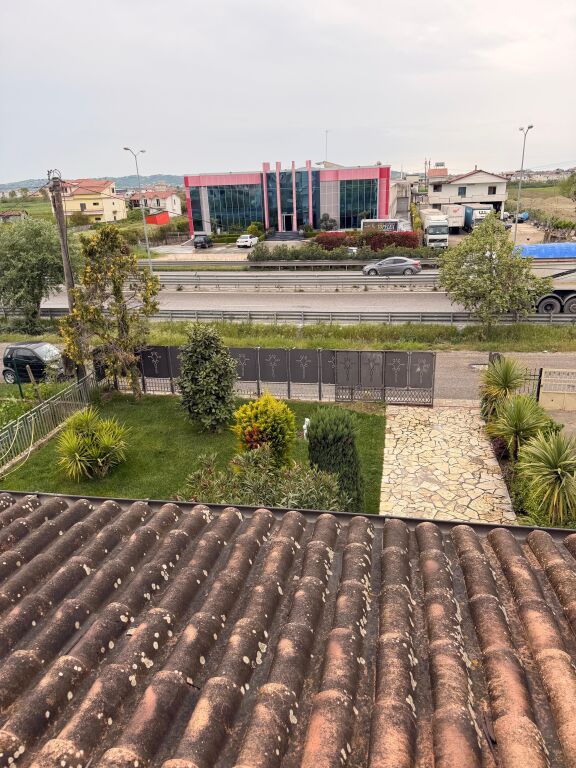 Shitet Vilë 3-Katëshe me 1533 m2 Truall – Kavajë, Rruga Dytësore