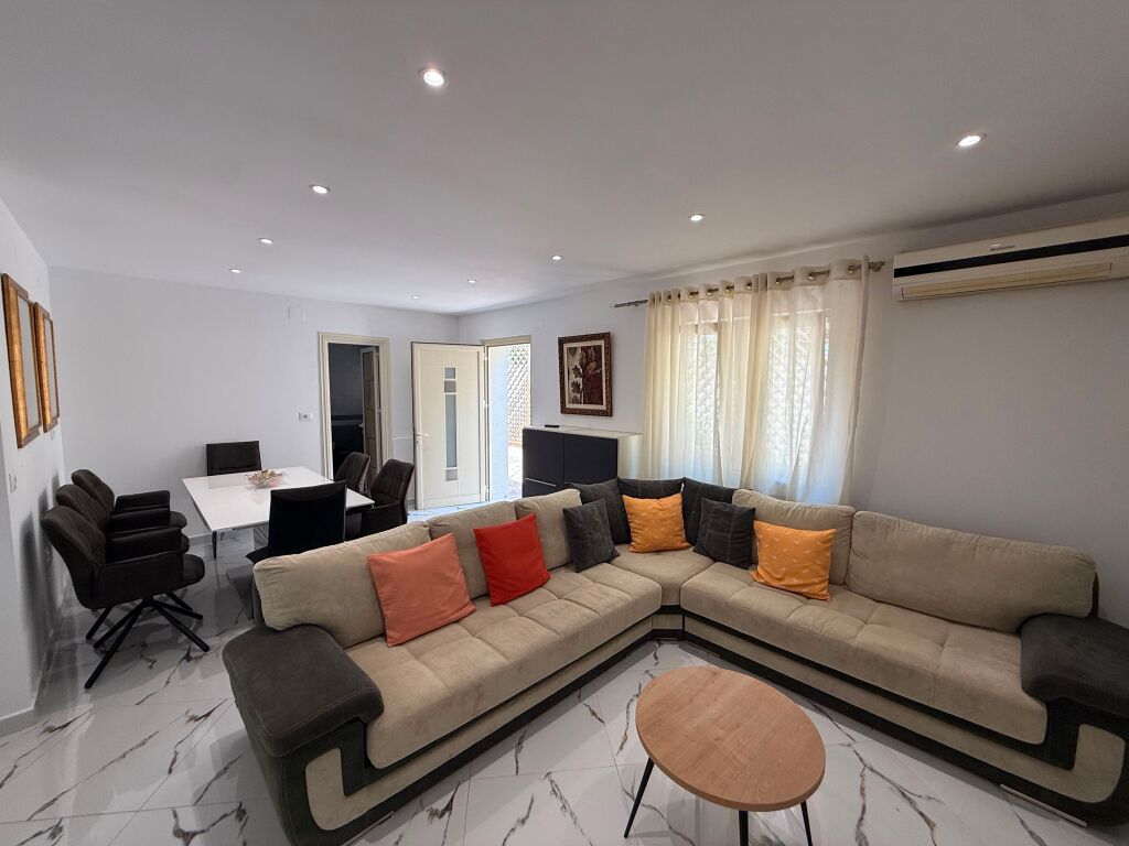 🏡 Appartamento 2+1 in Affitto – 📍Via Besa, vicino alla Pizzeria La Fortuna💶Prezzo 55.000 Lek/mese