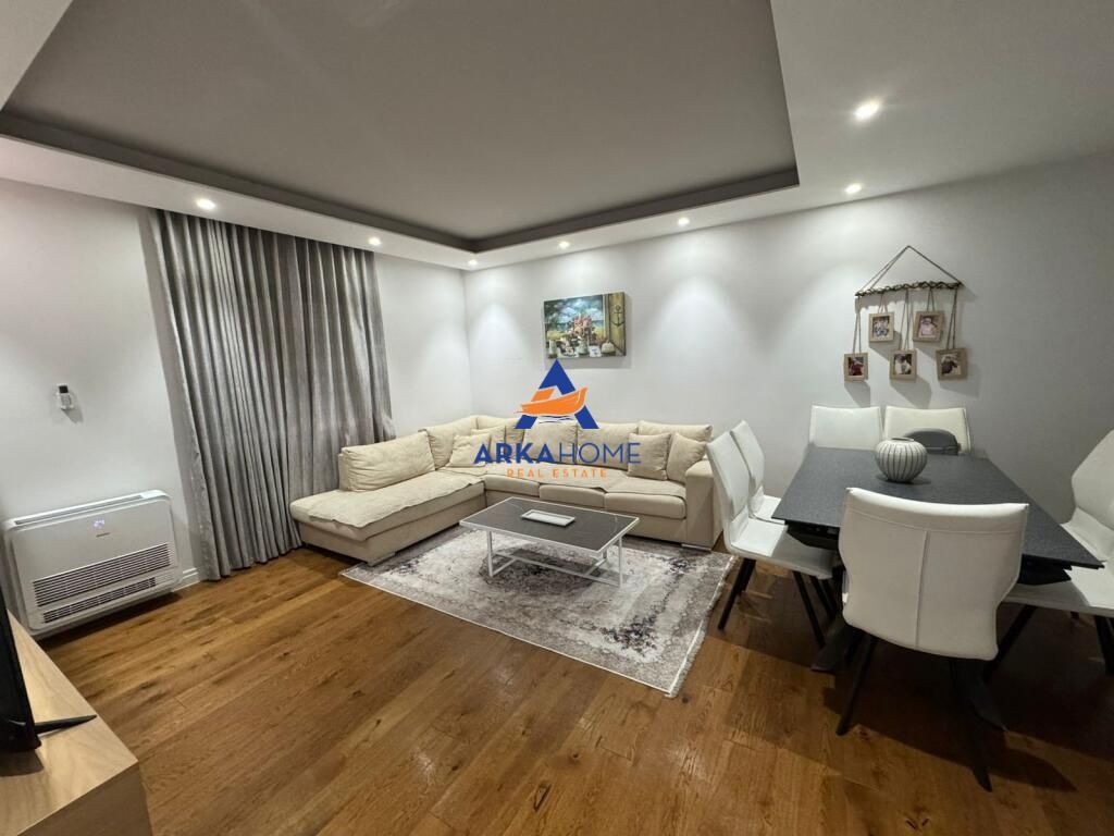 JEPET VILE ME QERA 220M2 "LAKNAS" 2000 EURO