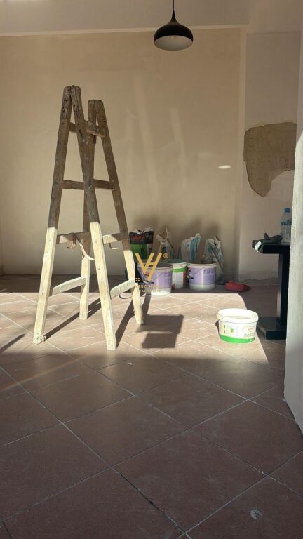 JEPET AMBIENT BIZNESI 35 M2 ME QERA TE MYSLYM SHYRI 40.000 LEKE