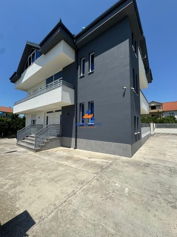 JEPET VILE ME QERA 220M2 "LAKNAS" 2000 EURO