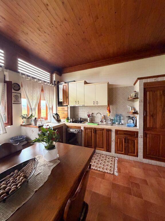 Shitet Vilë 3-Katëshe me 1533 m2 Truall – Kavajë, Rruga Dytësore
