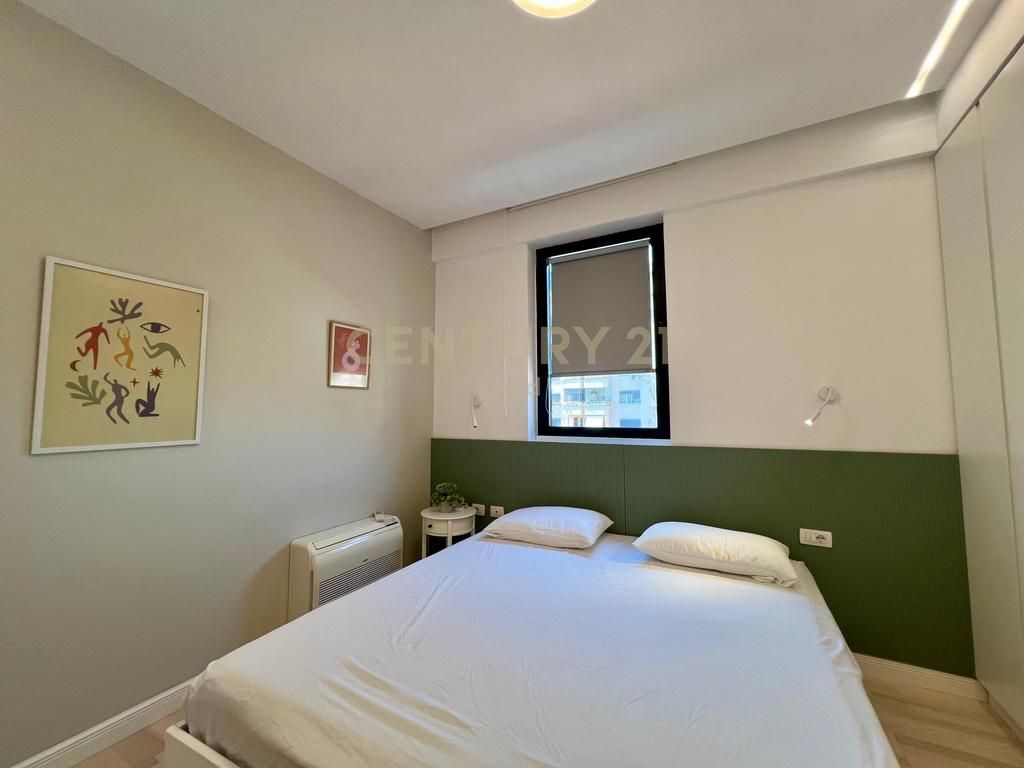 APARTAMENT PER QERA 2+1+2 + POST PARKIMI TEK RR.BARRIKADAVE!!