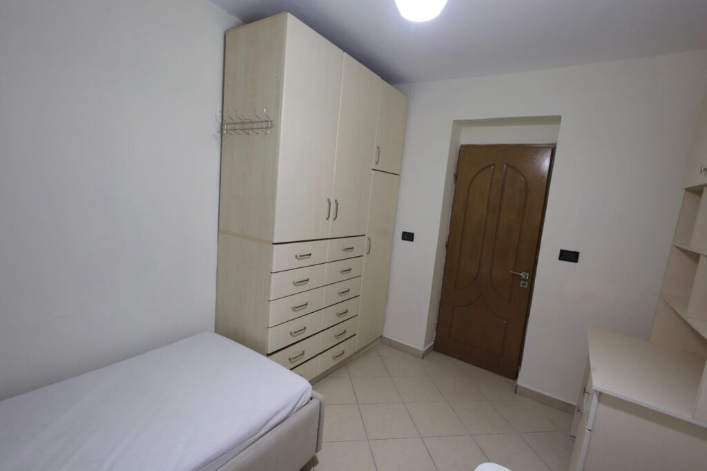 Apartament 2+1 per qera perballe me Maternitetin !