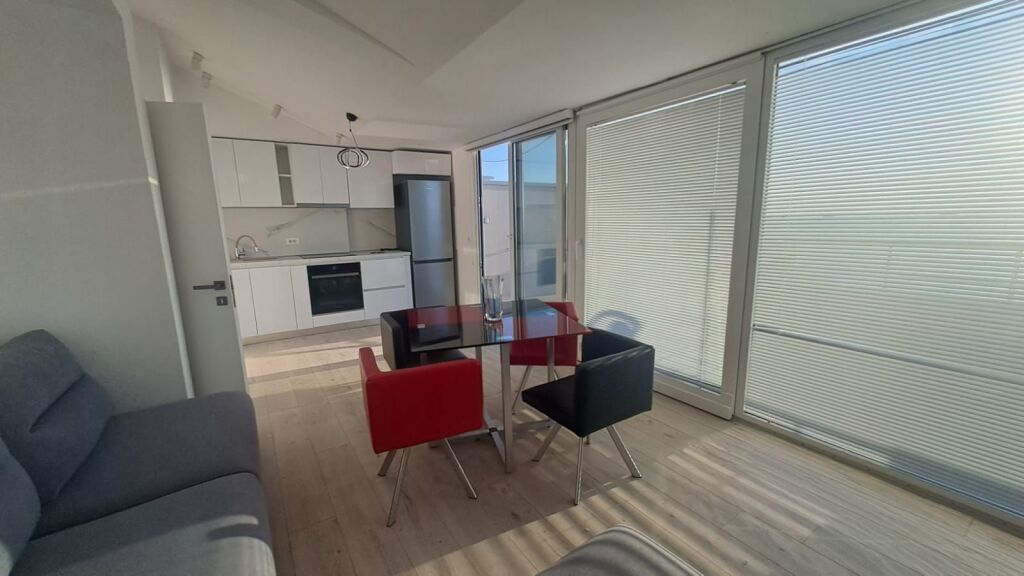 APARTMENT 2+1 FOR RENT FIRST LINE WITH SEA IN ILIRIA!