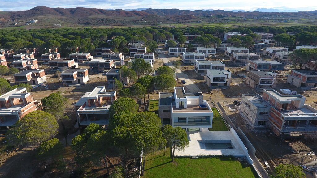 Apartment 2+1 + Yard for Sale in San Pietro Resort – Lalzi Bay!   290,000 €