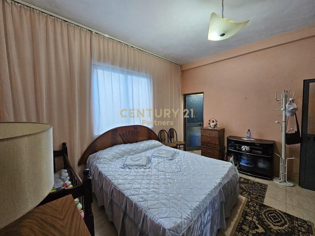 Villa privata su 2 piani in vendita in via Jordan Misja 350.000 €