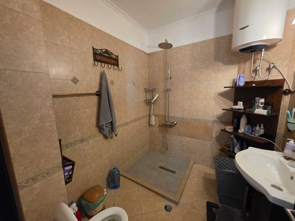 Vendesi in vendita appartamento 2+1+2 bagni+2 balconi a Eleonora