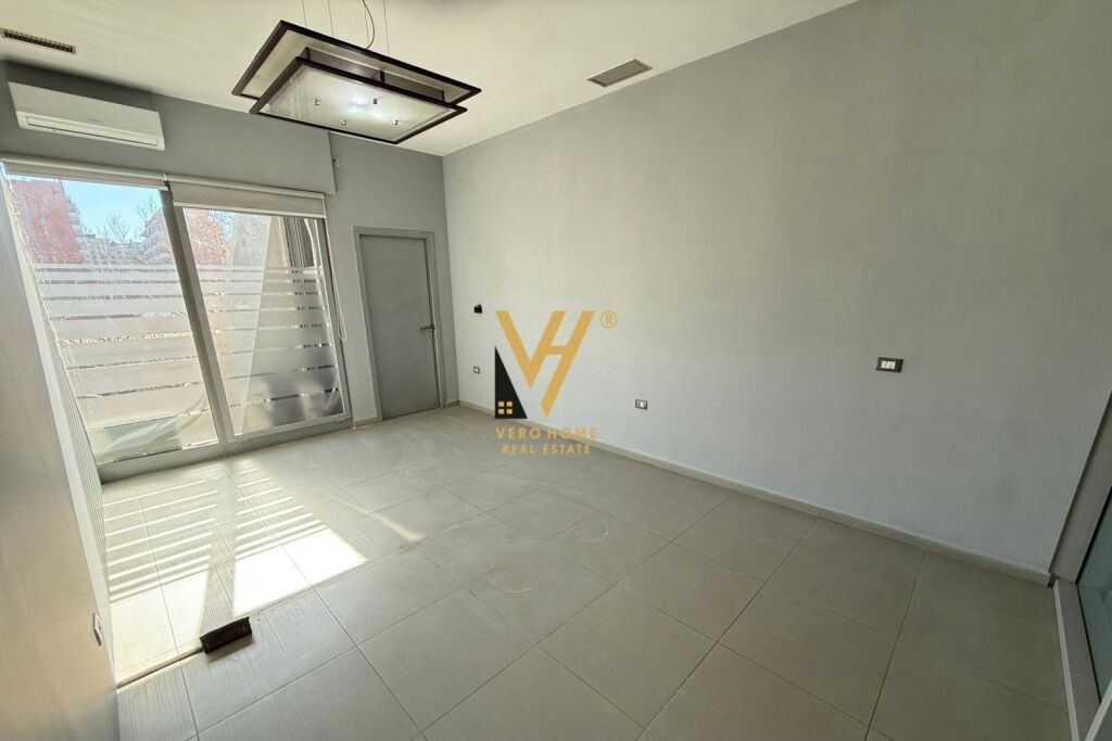 BUSINESS PREMISES FOR SALE 253 M2 ON KAVAJA STREET 590,000 EURO