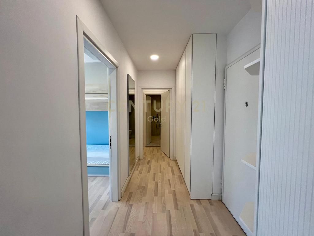 APARTAMENT PER QERA 2+1+2 + POST PARKIMI TEK RR.BARRIKADAVE!!
