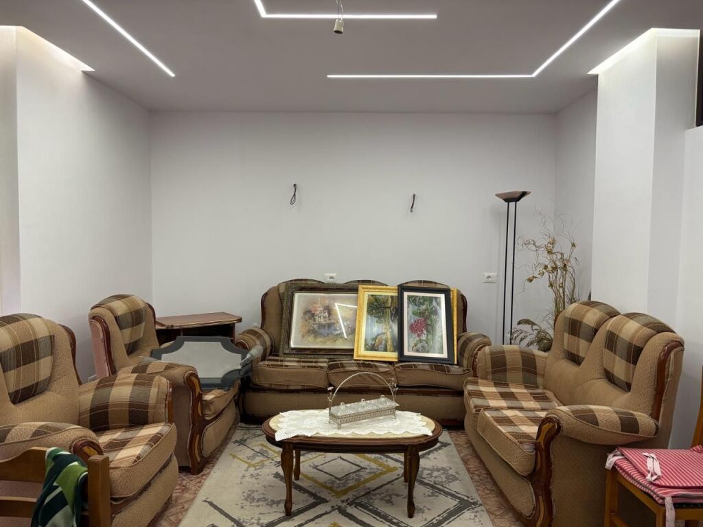 Apartament 2+1+2 prane gjykates durres PER QIRA