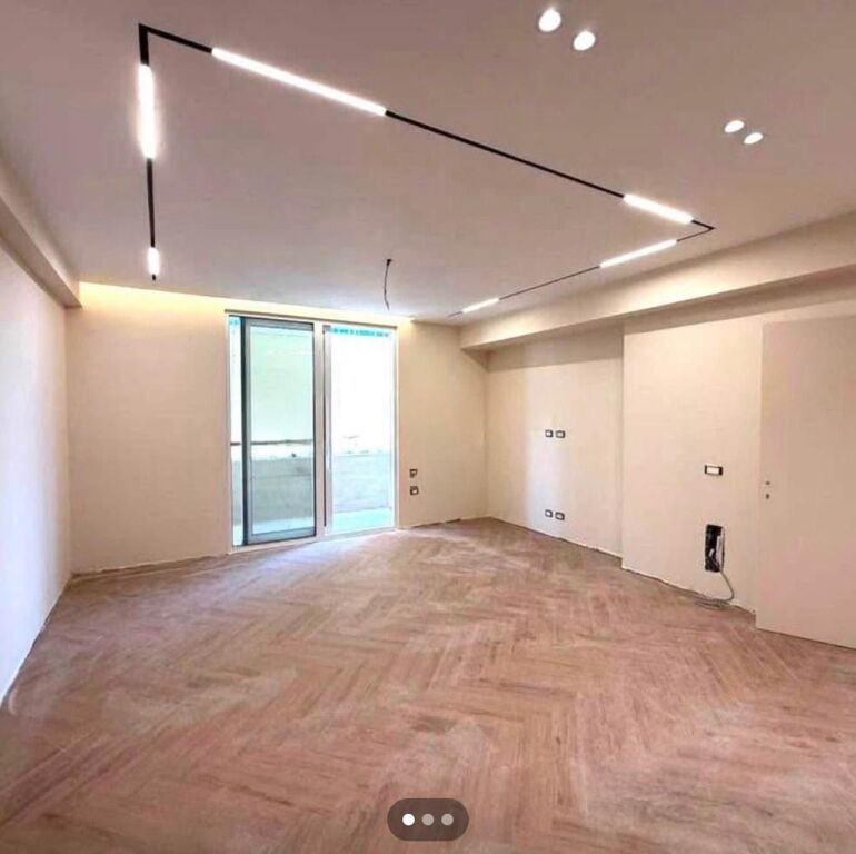 Super Appartamento 2+2+1 con balcone in vendita Vicino alla ex Esposizione