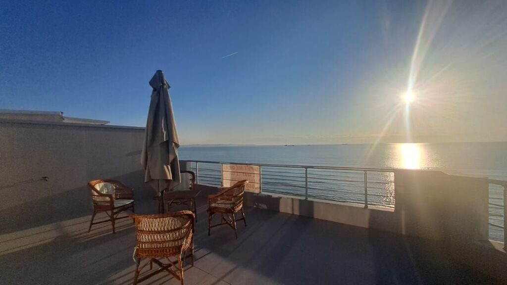 APARTMENT 2+1 FOR RENT FIRST LINE WITH SEA IN ILIRIA!