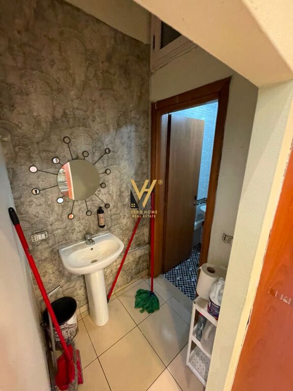 JEPET AMBIENT BIZNESI 90 M2 ME QERA TE ZOGU I ZI 900 EURO