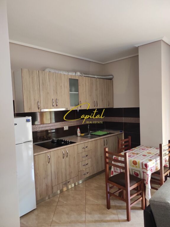 VENDESI APPARTAMENTO 1+1 A VLORE 130.000 EURO
