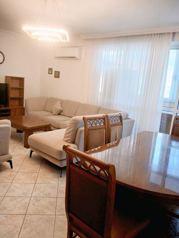 In affitto 3+1+2 vicino al Boulevard per 70.000 lek/mese