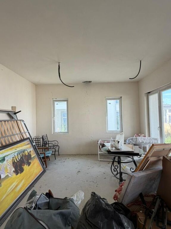 Villa with pool for sale rolling hills 2