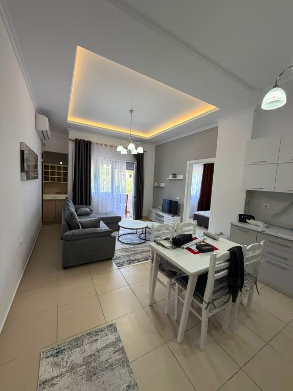 🏡 Appartamento 1+1 in Affitto📍 Indirizzo: Giardino Botanico, vicino alla Moschea💰 Prezzo: 50.000 Lek/mese