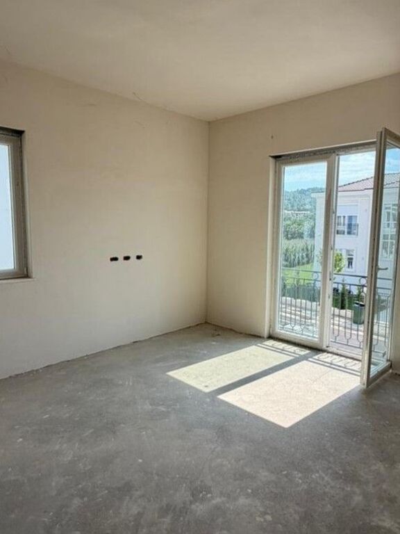 Villa with pool for sale rolling hills 2