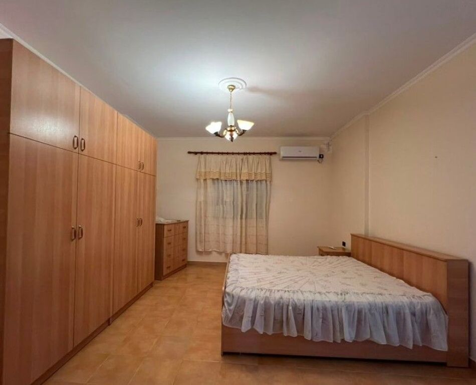 Jepet me qira apartament 2+1+2 ne Porcelan