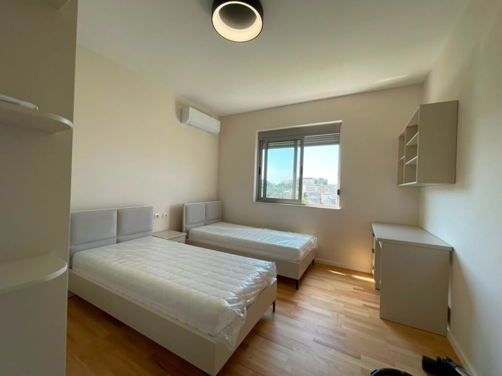 Apartament 2+1+Parking per qira tek Liqeni i Thate.