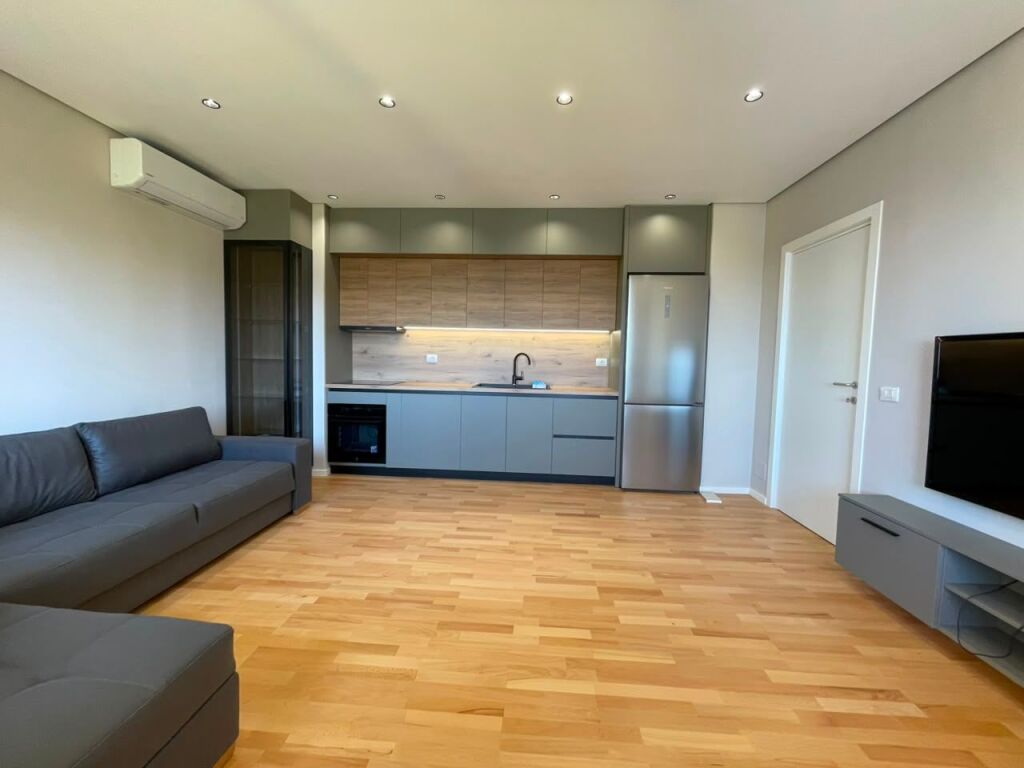 Apartament 2+1+Parking per qira tek Liqeni i Thate.