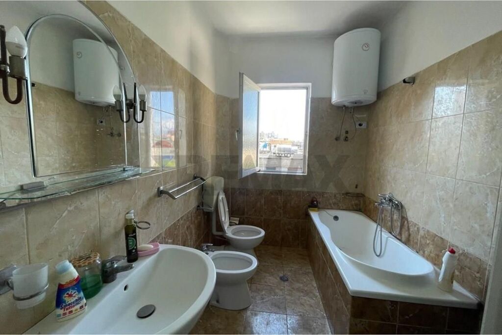 Apartment 3+1 for sale at Vasil Shanto