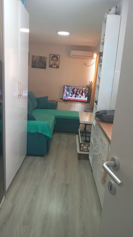 Garsoniere per shitje tek Xhamia e Selites!