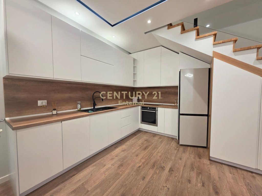 Two-story villa for rent in Fresk