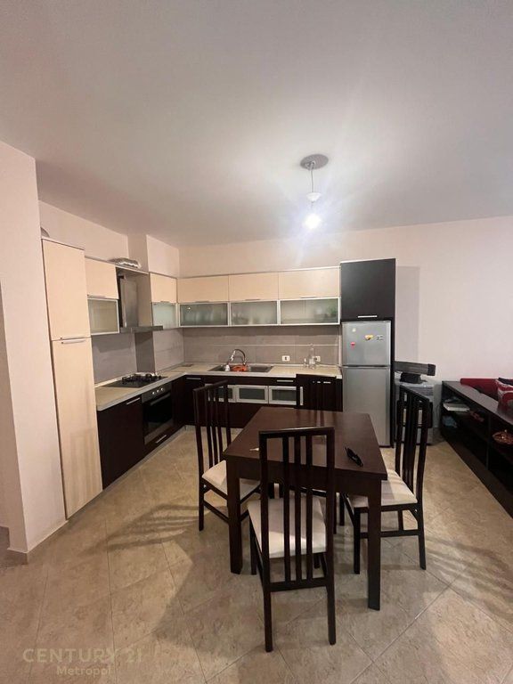 Shitet apartament 2+1 në zonën e misto mame