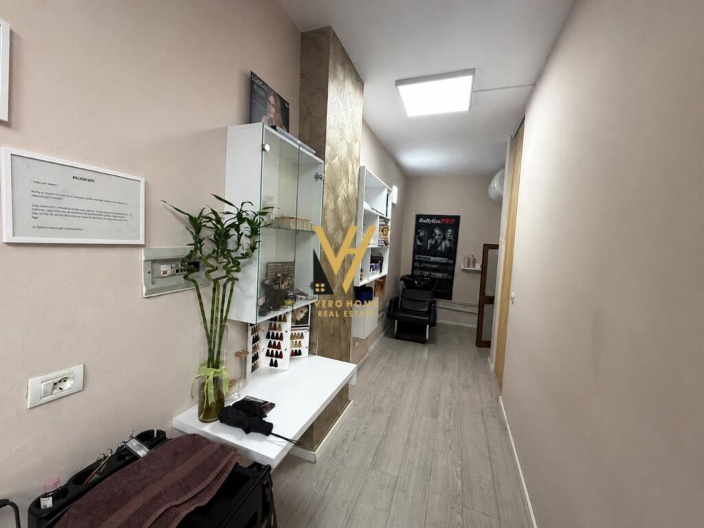 COMMERCIAL SPACE FOR SALE 41 M2 ON KAVAJA STREET 122,000 EURO