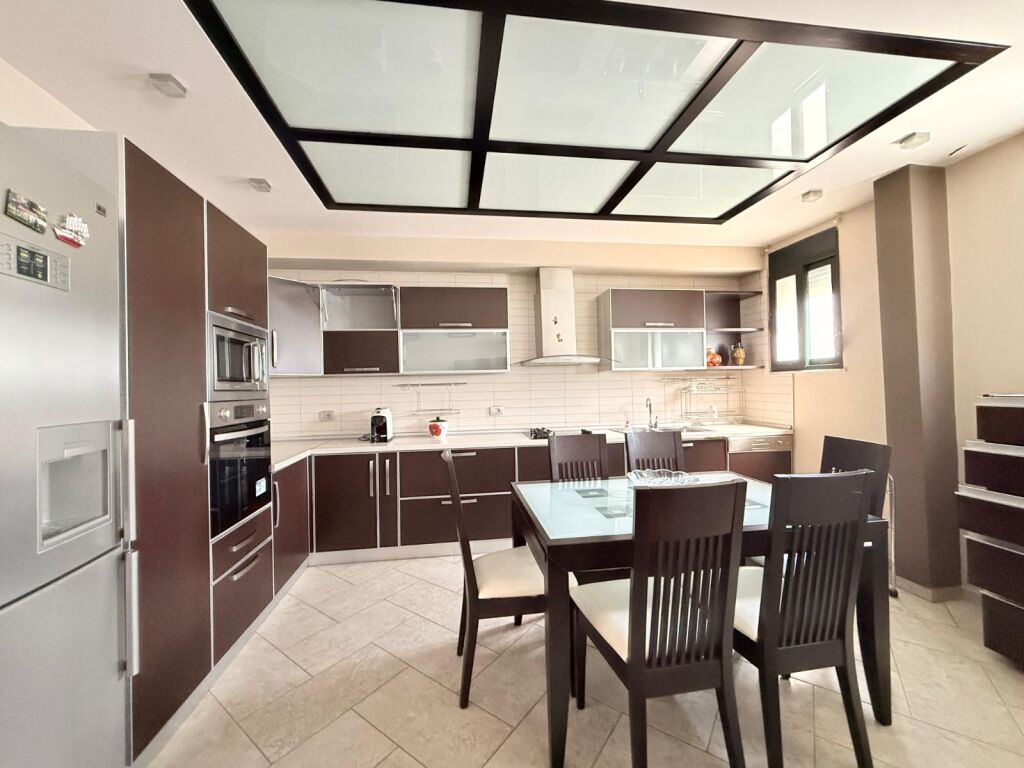 Apartament me qera 2+1