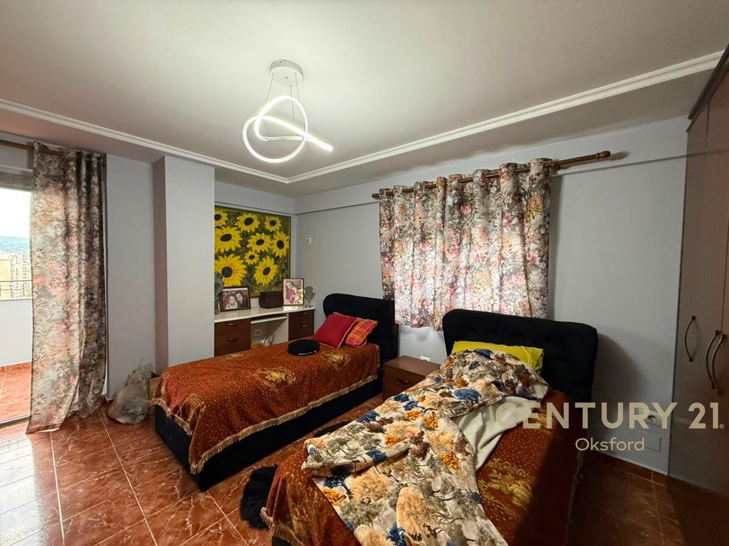 OCCASION!!! 2+1 apartment for sale by the road Dritan Hoxha