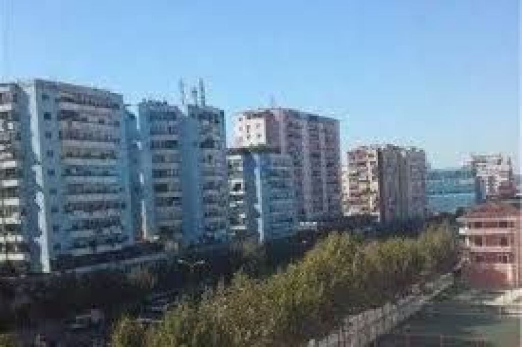 For sale, 2+1 Apartment, Laprake, Tirana.
