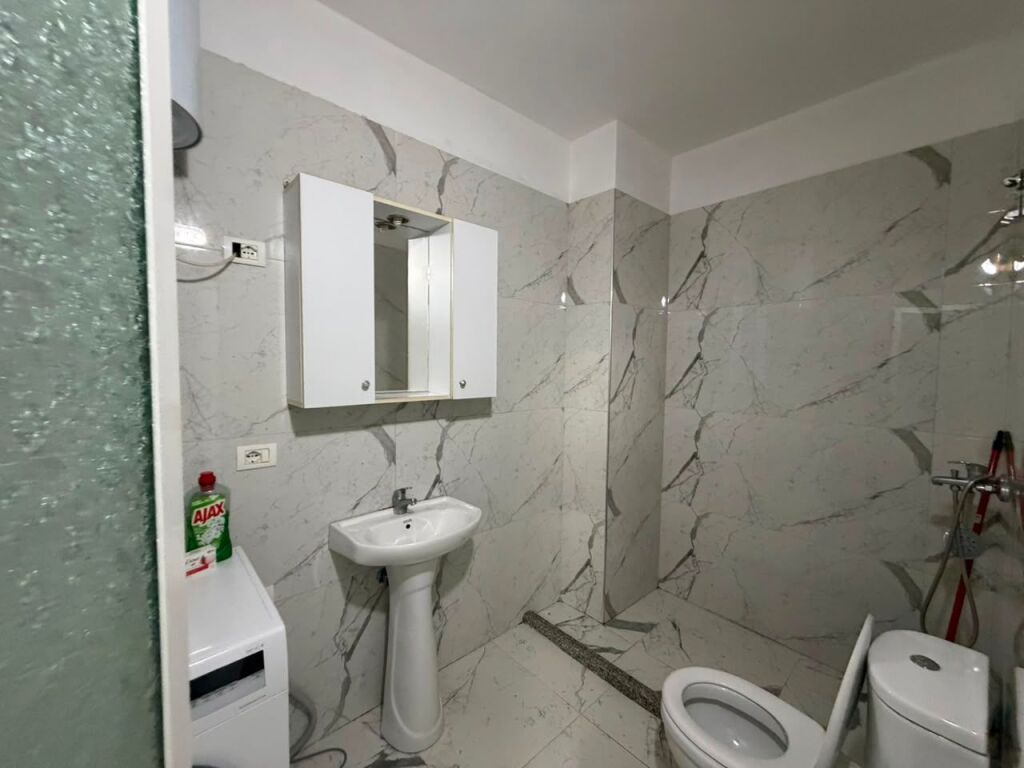 Vendesi in vendita 1+1 vicino alla Ruota Rossa Spiaggia, Durazzo